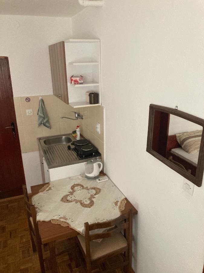 Apartments Aleksic 수토모레 외부 사진