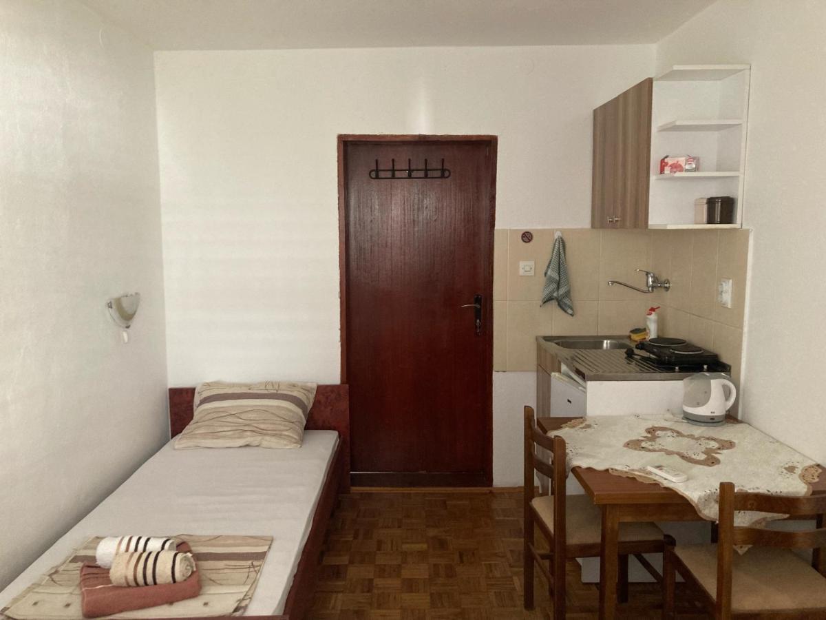 Apartments Aleksic 수토모레 외부 사진