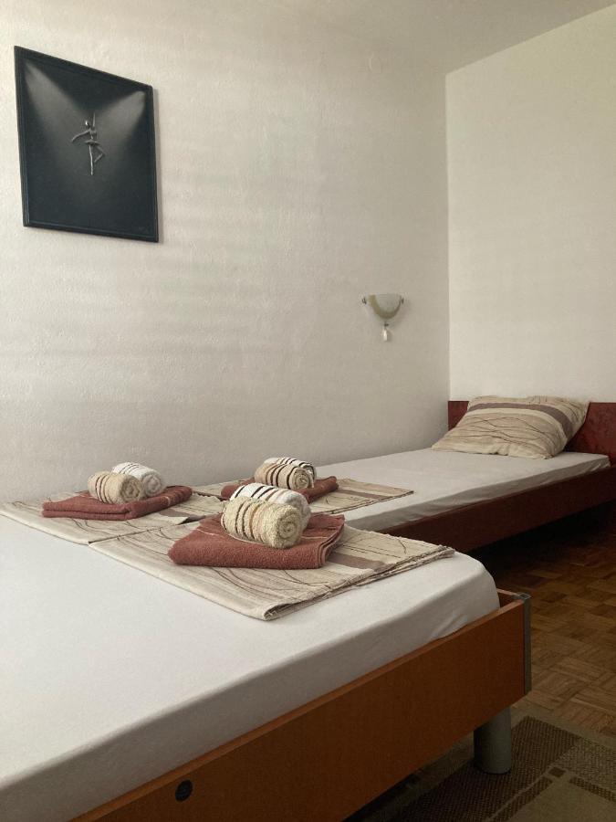 Apartments Aleksic 수토모레 외부 사진